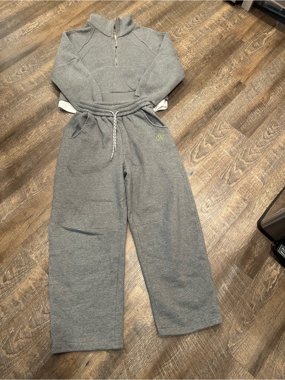 lululemon athletica womens Heather Gray Drawstring Joggers & sweatshirt